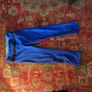 LULULEMON Inspire Crop Il, size 4